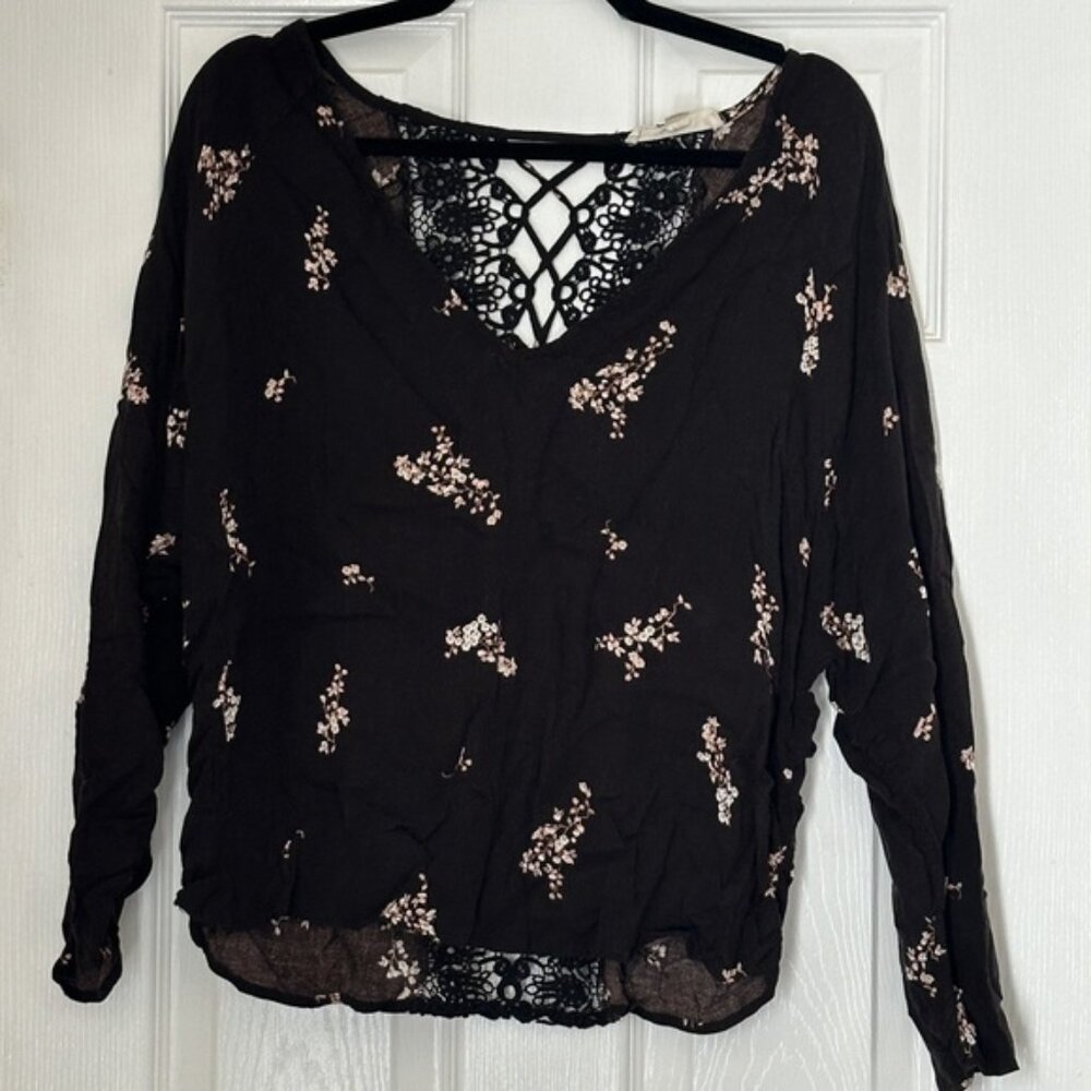 LOVESTITCH Blouse Top Open Back Crochet Size Medium Juniors Long Sleeve